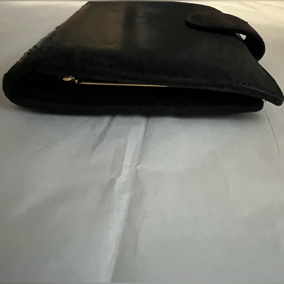 CHANEL Mini Black Caviar Leather Timeless Kisslock Compact Wallet Callouts shown - Picture 4 of 12